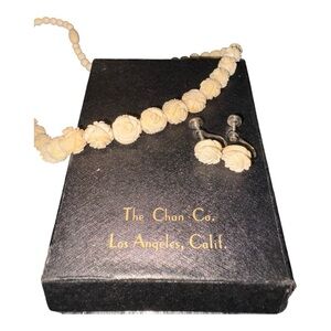 Vintage Carved Ivory-Tone Floral Necklace & Screw-Back Earrings Set J26